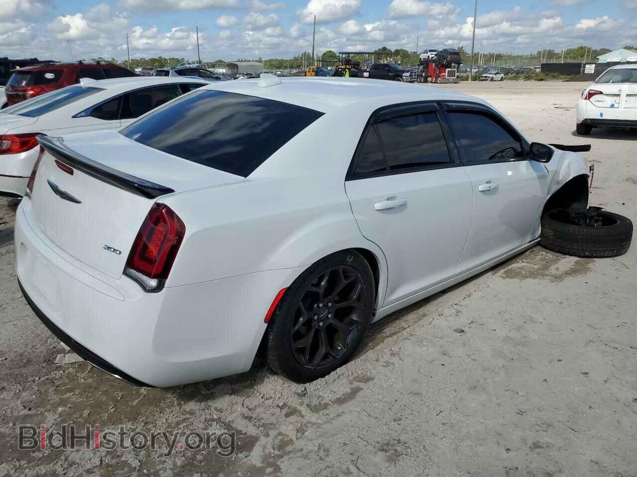 2019 CHRYSLER 300 - VIN: 2C3CCAAGXKH755844 - Фото 3