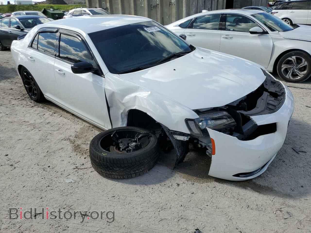 2019 CHRYSLER 300 - VIN: 2C3CCAAGXKH755844 - Фото 4