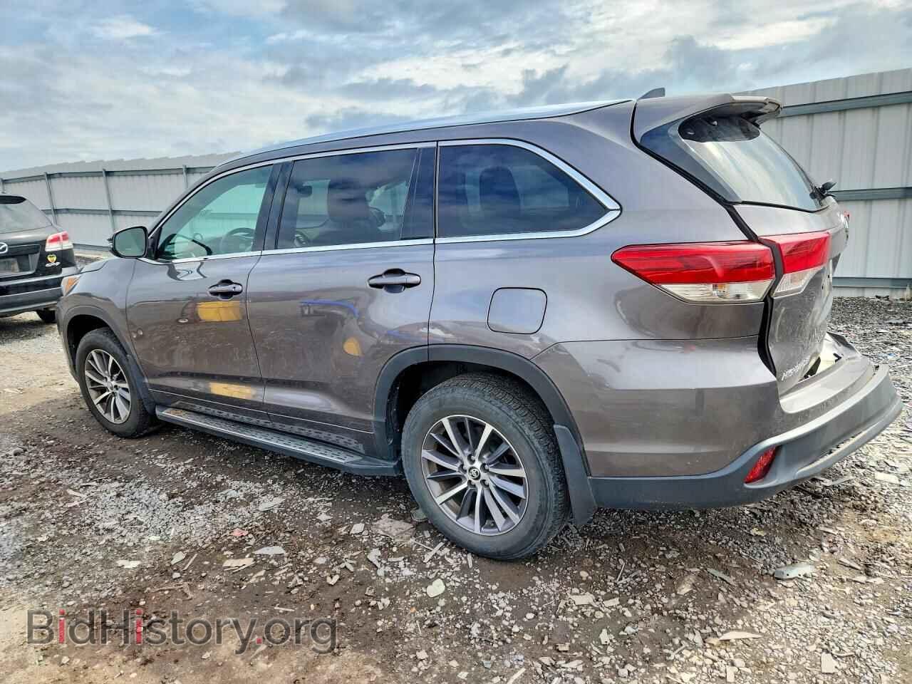 2018 TOYOTA HIGHLANDER - VIN: 5TDJZRFH8JS817954 - Фото 2
