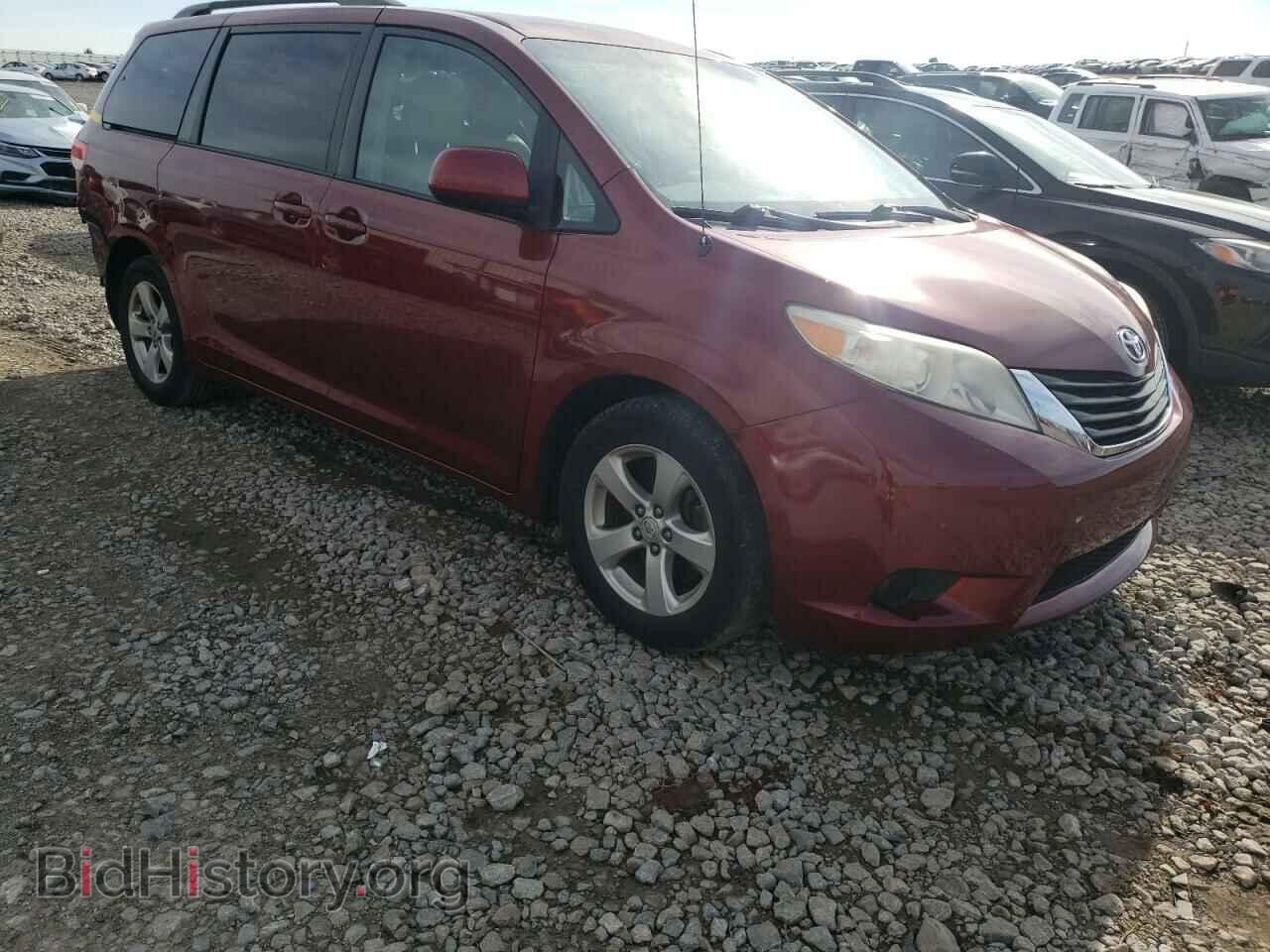 Photo 5TDKK3DC2BS075873 - TOYOTA SIENNA 2011