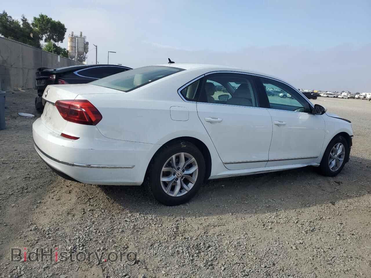2017 VOLKSWAGEN PASSAT - VIN: 1VWAT7A36HC003571 - Фото 3