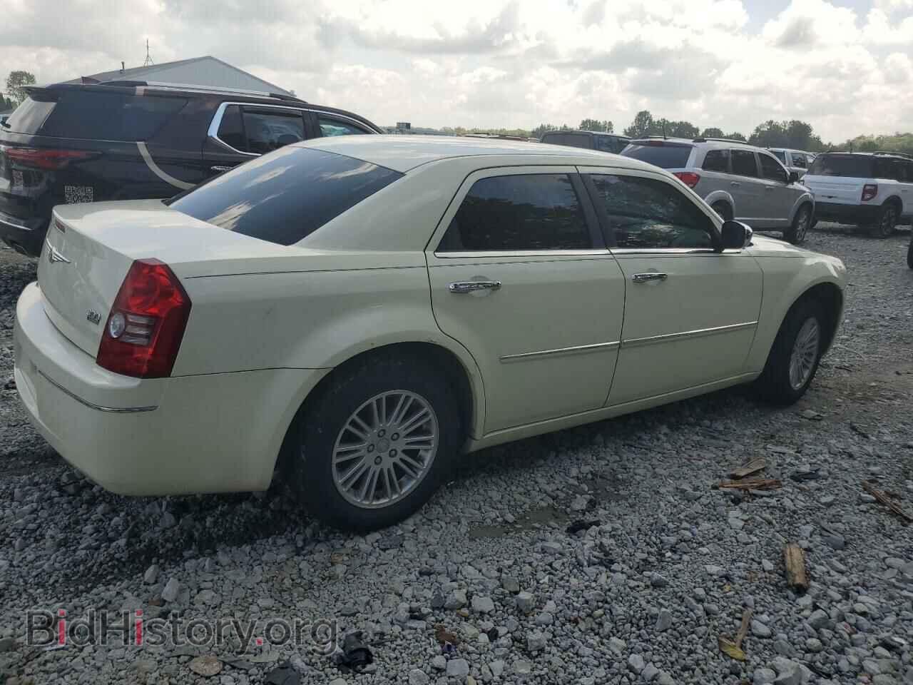 2010 CHRYSLER 300 - VIN: 2C3CA5CV3AH184687 - Фото 3