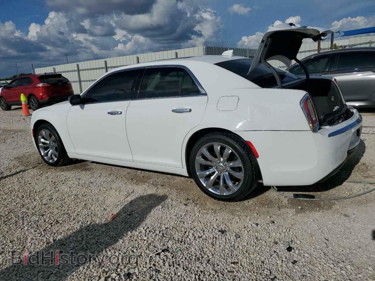 2019 CHRYSLER 300 - VIN: 2C3CCAEG7KH585730 - Фото 2