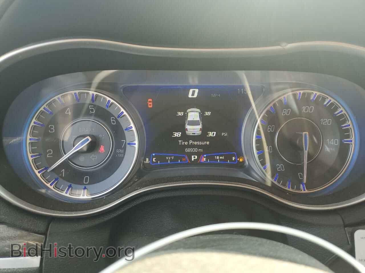 2019 CHRYSLER 300 - VIN: 2C3CCAAG6KH612177 - Фото 9