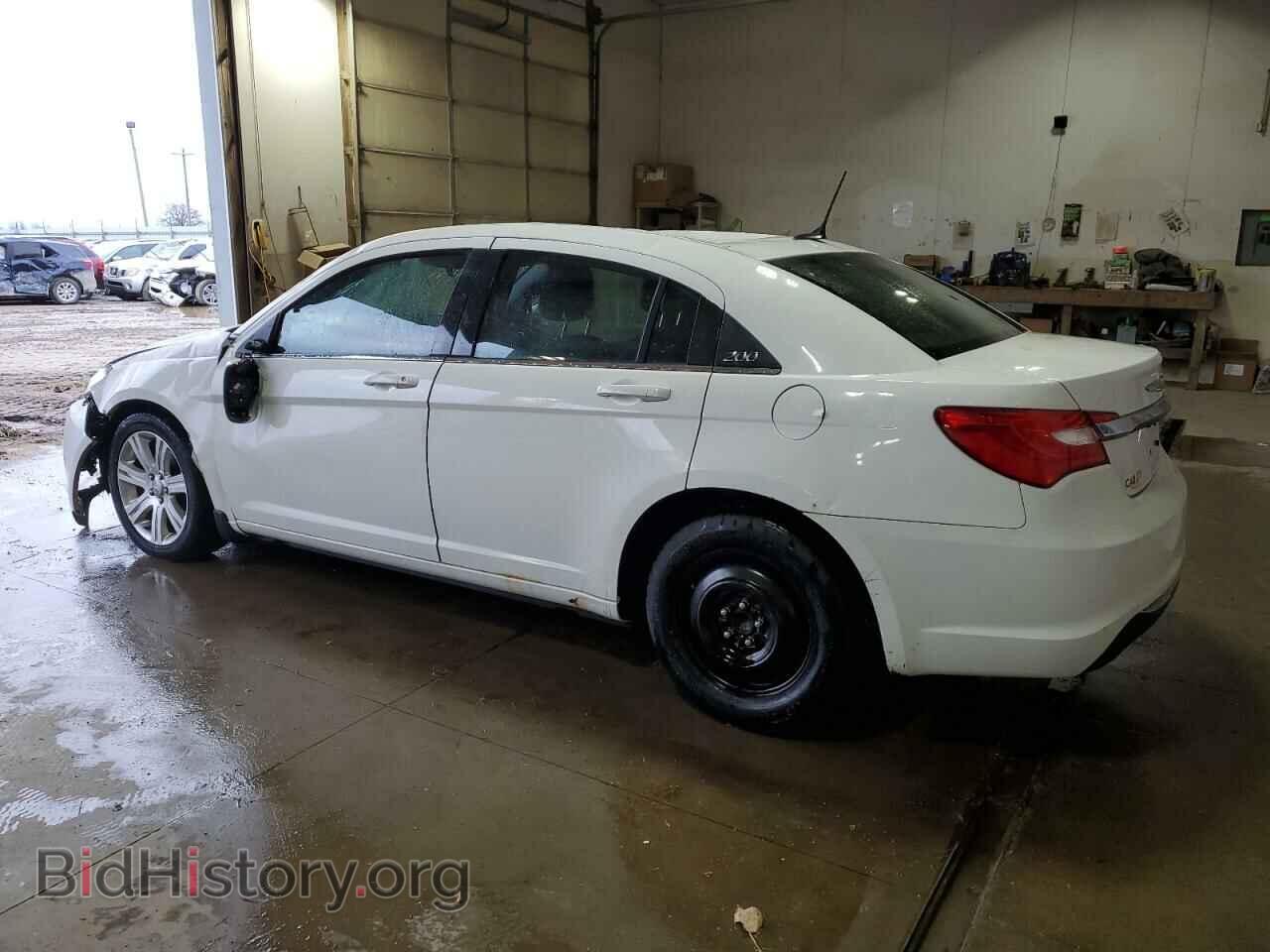 2013 CHRYSLER 200 - VIN: 1C3CCBBBXDN605882 - Фото 2