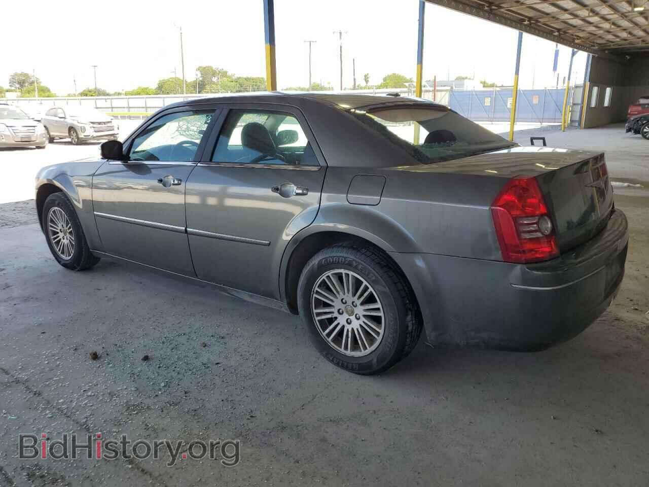 2010 CHRYSLER 300 - VIN: 2C3CA5CV8AH206621 - Фото 2