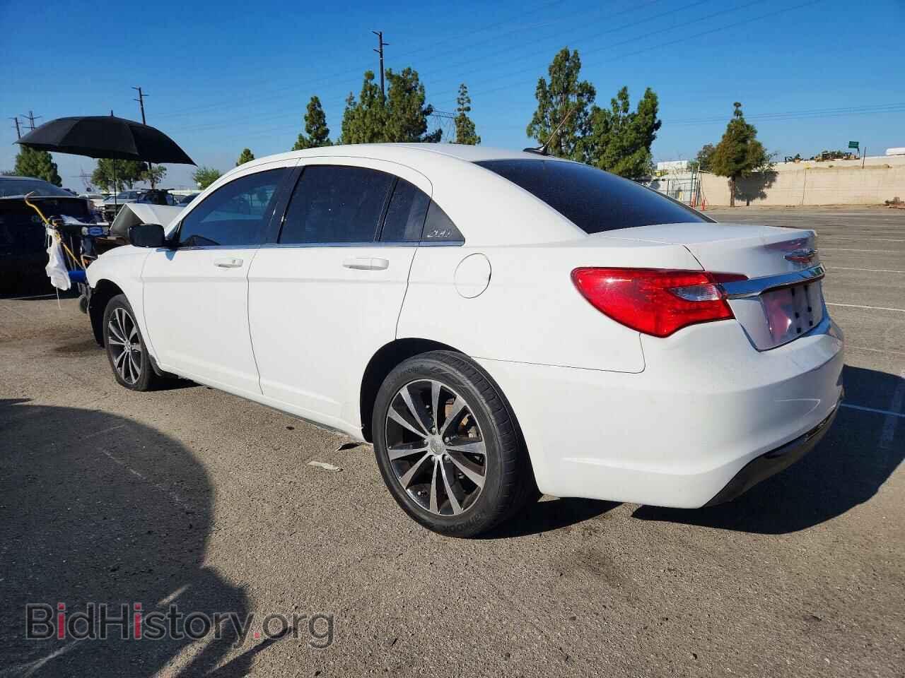 2011 CHRYSLER 200 - VIN: 1C3BC8FG7BN611205 - Photo 2