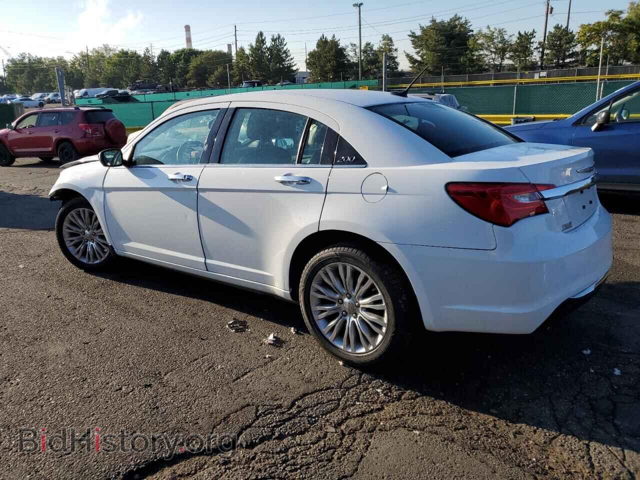 2013 CHRYSLER 200 - VIN: 1C3CCBCG2DN574251 - Фото 2