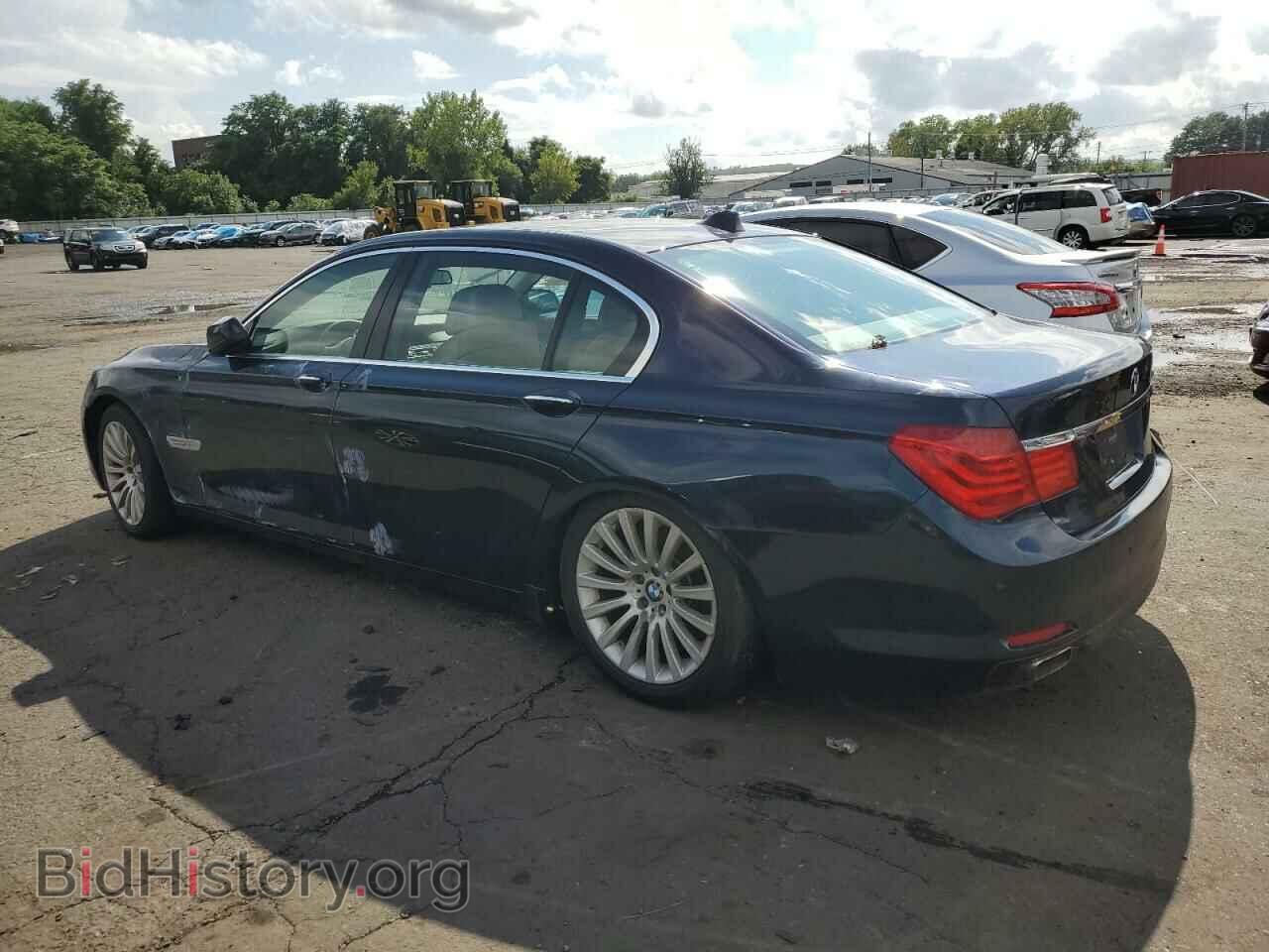 2011 BMW 7 SERIES - VIN: WBAKC8C54BC431901 - Фото 2