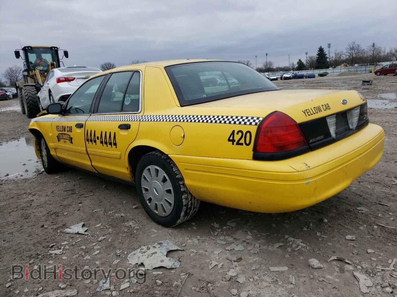 2011 FORD CROWN VIC - VIN: 2FABP7BV0BX176711 - Фото 2