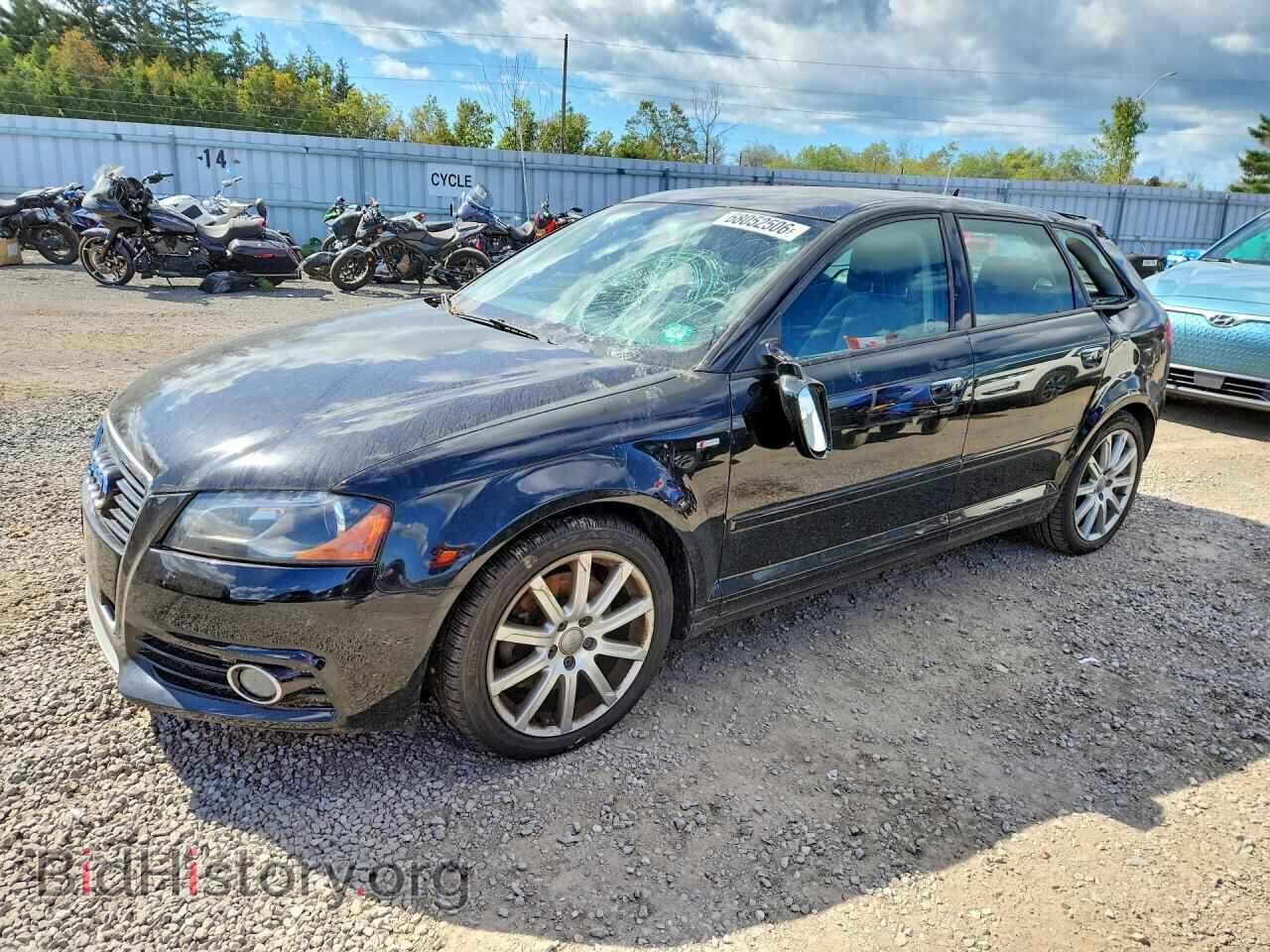 Photo WAUMFCFM2BA099183 - AUDI A3 2011