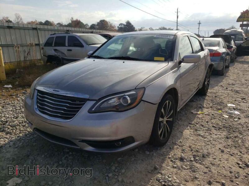 2013 Chrysler 200 (VIN 1C3CCBBB9DN512867) — фото 2 из 10