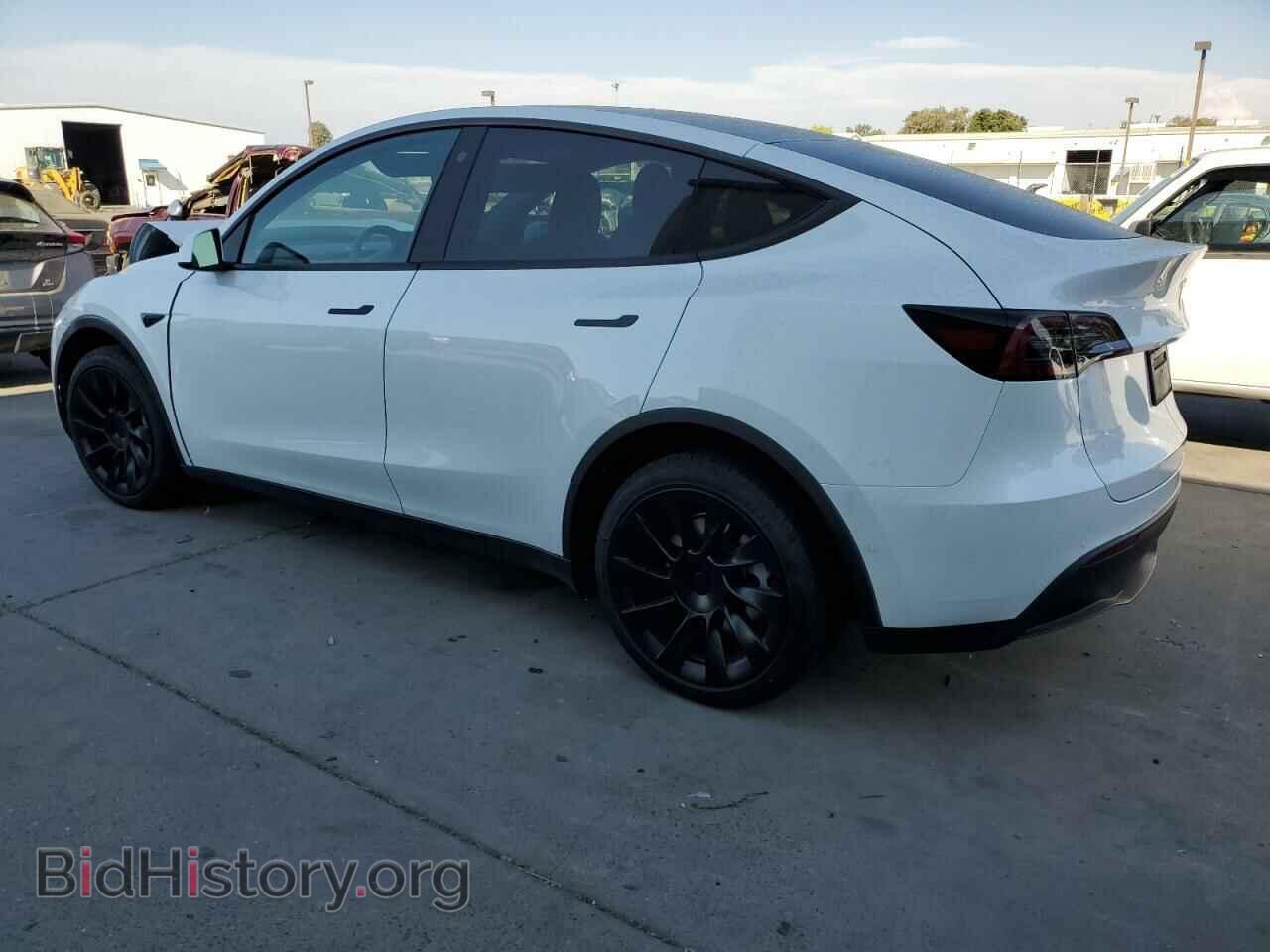 2022 TESLA MODEL Y - VIN: 7SAYGDEE1NF576234 - Фото 2
