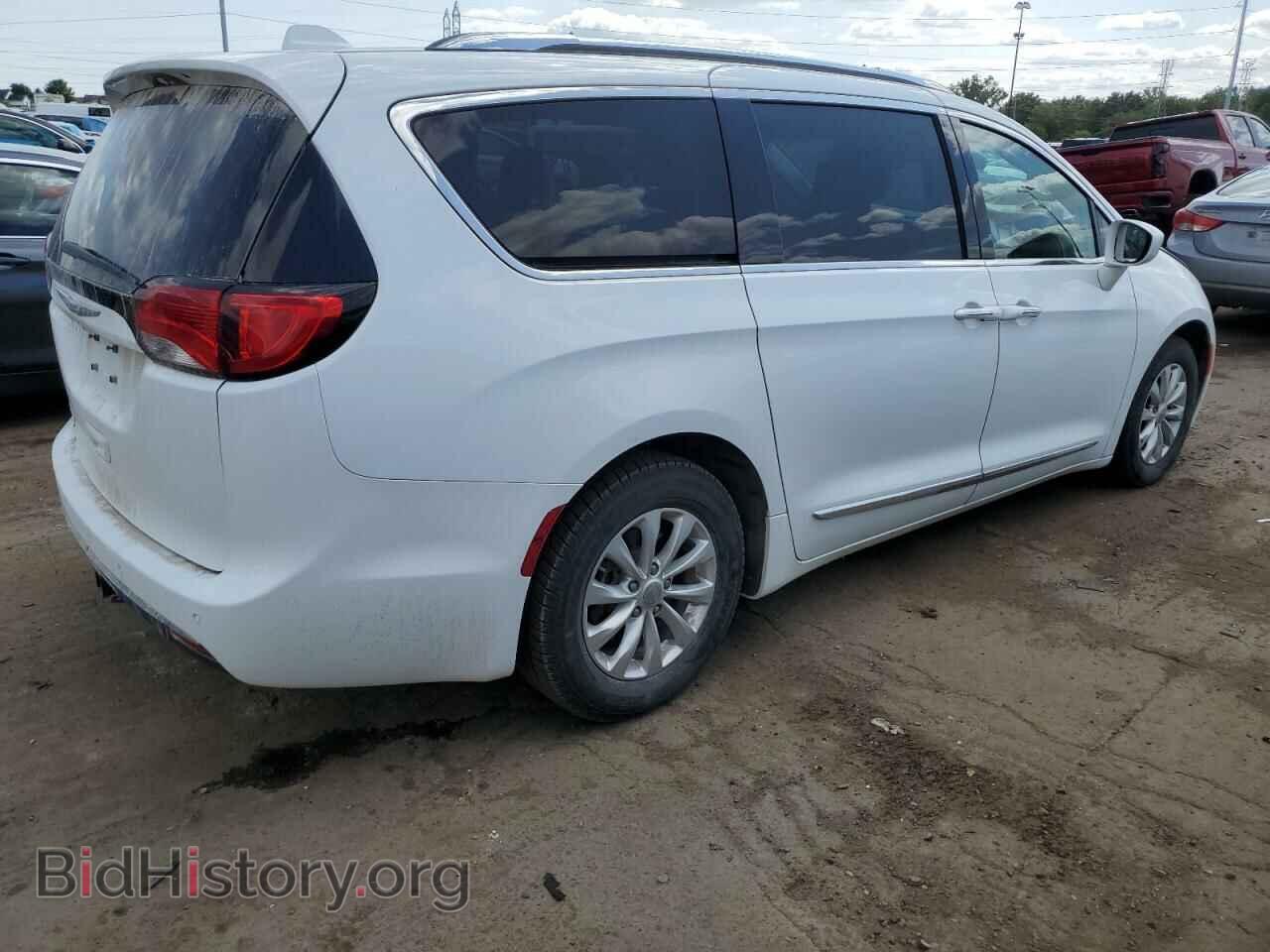 2018 CHRYSLER PACIFICA - VIN: 2C4RC1EGXJR315132 - Фото 3