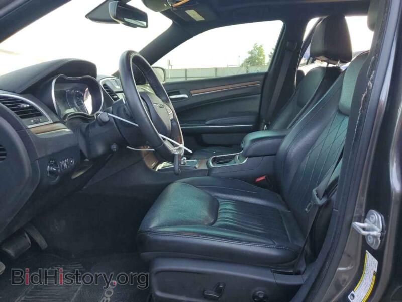 2016 Chrysler 300 (VIN 2C3CCASG5GH192921) — photo 7 of 13