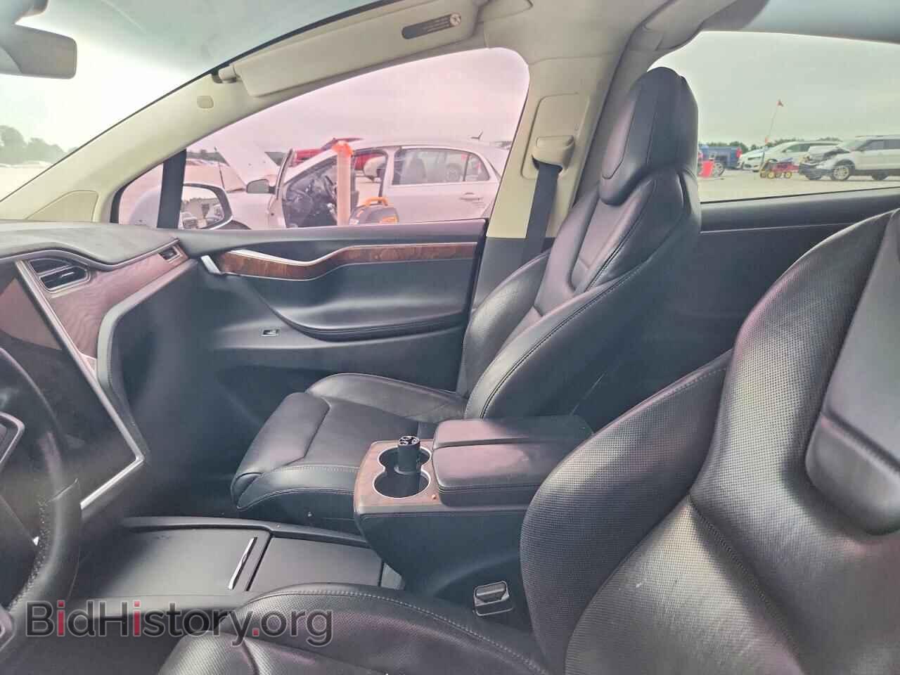 2016 Tesla MODEL X (VIN 5YJXCBE41GFS00247) — фото 7 из 13