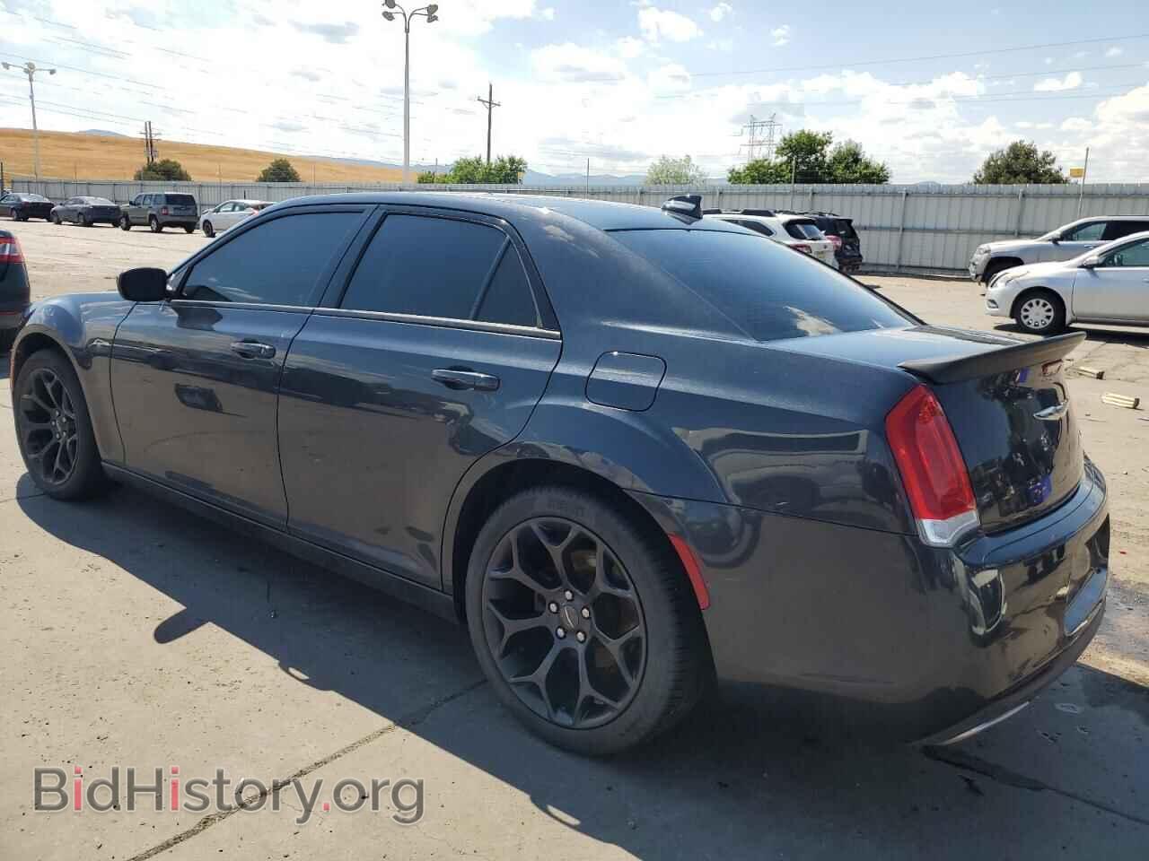 2019 CHRYSLER 300 - VIN: 2C3CCABG2KH559542 - Фото 2