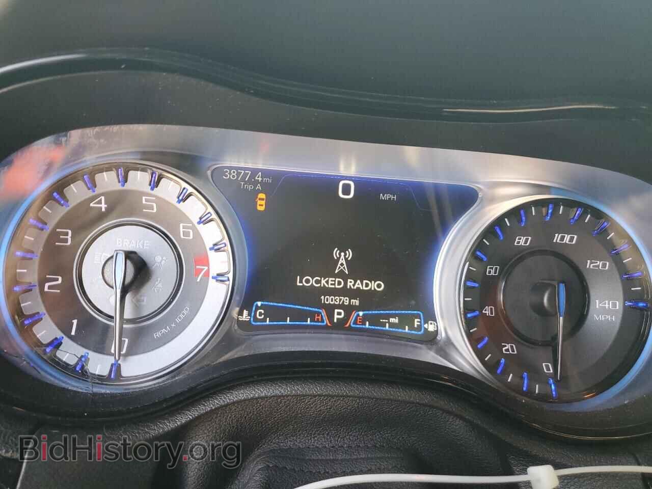 2019 CHRYSLER 300 - VIN: 2C3CCABG2KH559542 - Фото 9