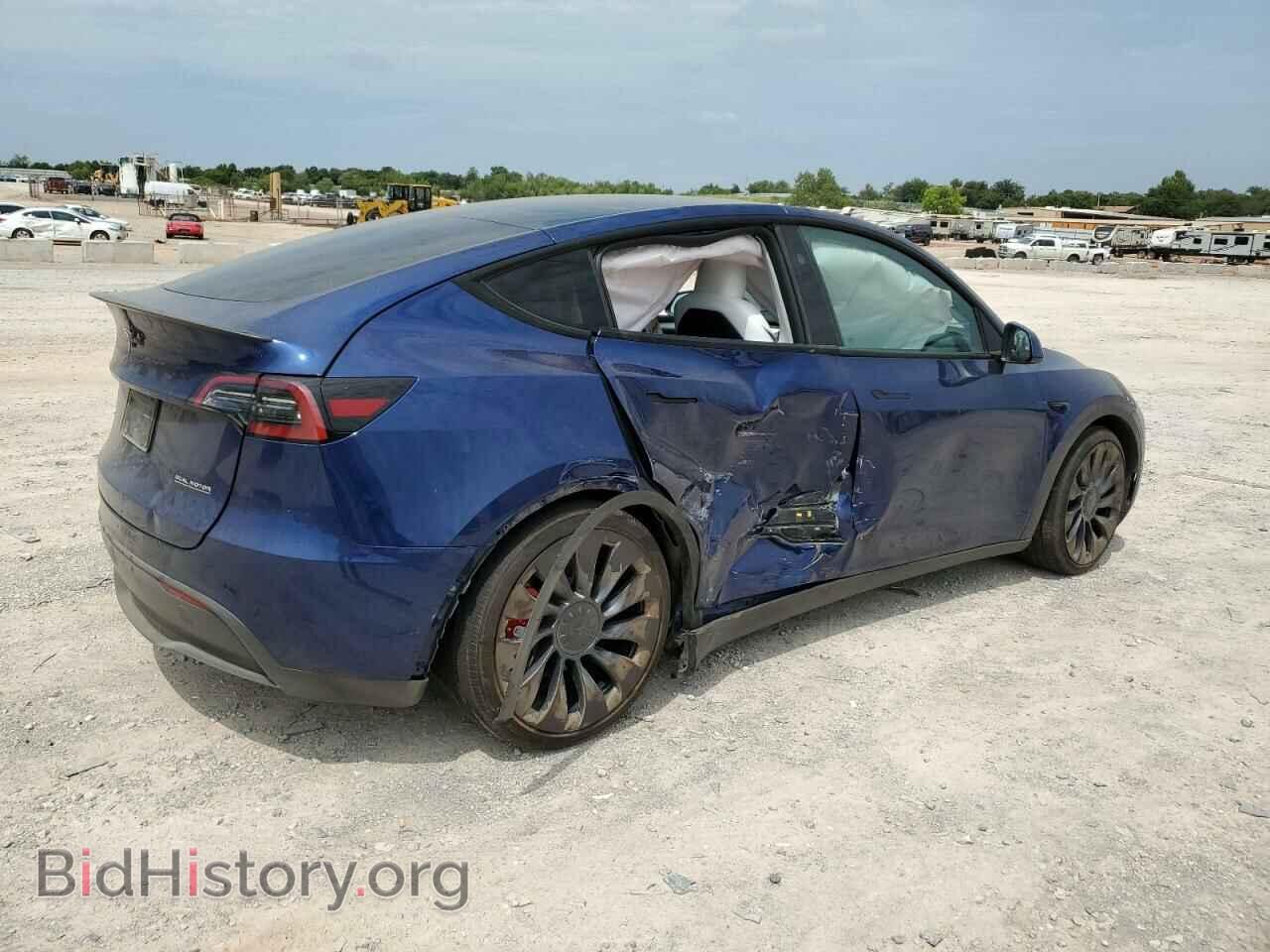 2024 TESLA MODEL Y - VIN: 7SAYGDEF8RA291767 - Фото 3
