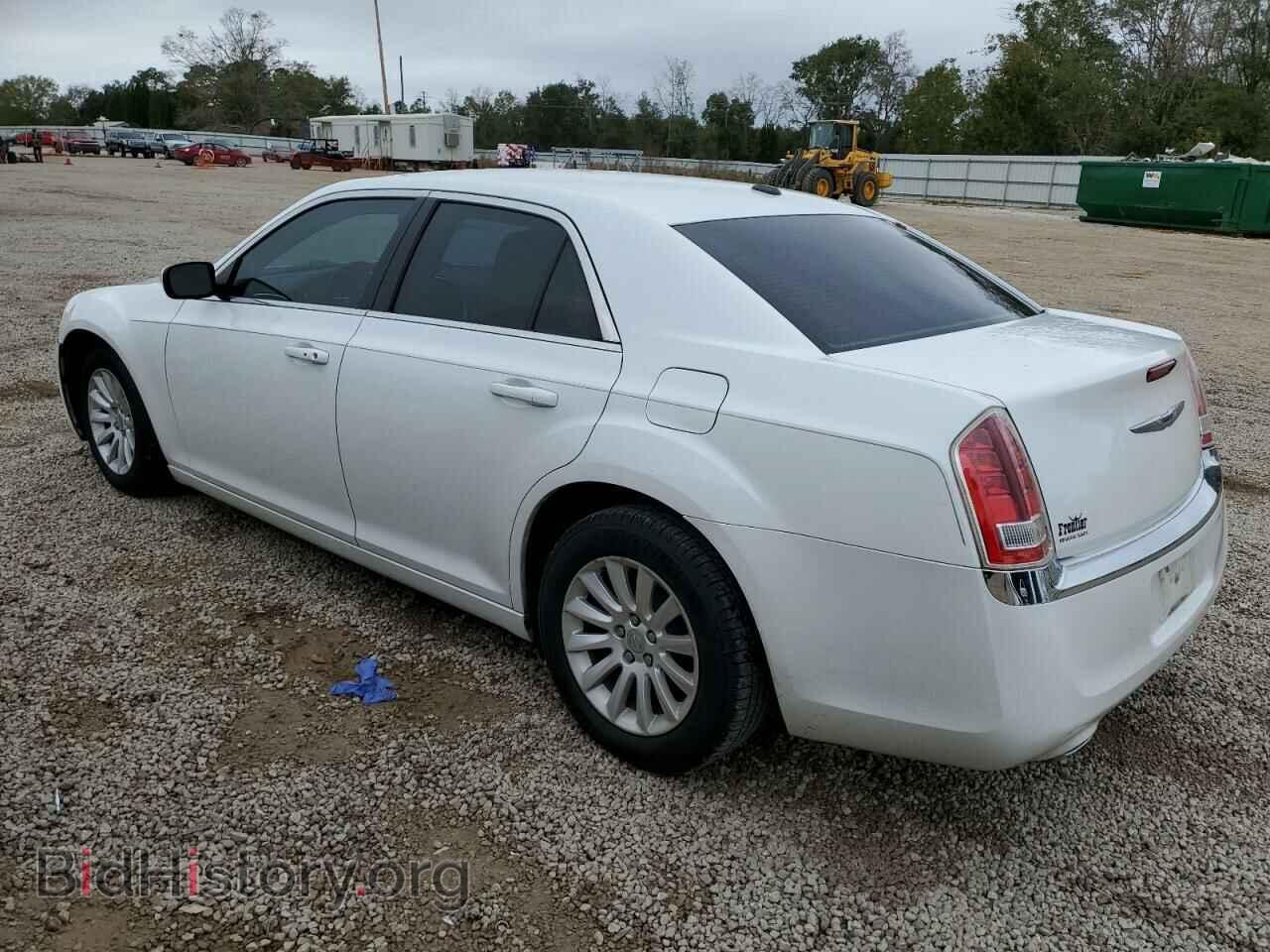 2013 CHRYSLER 300 - VIN: 2C3CCAAG2DH517022 - Фото 2