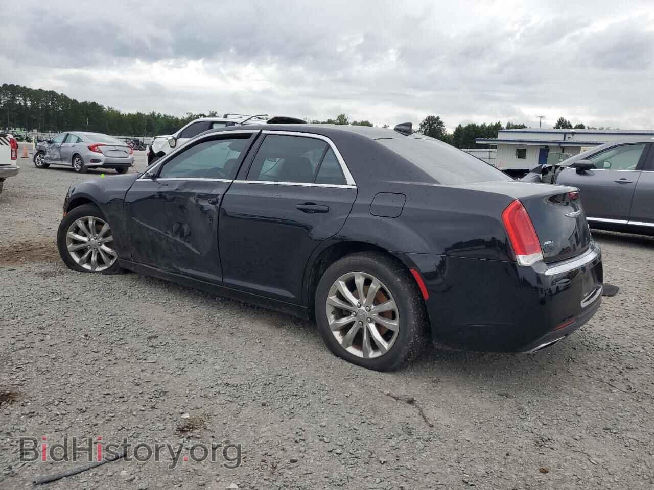 2017 CHRYSLER 300 - VIN: 2C3CCARG1HH521976 - Фото 2