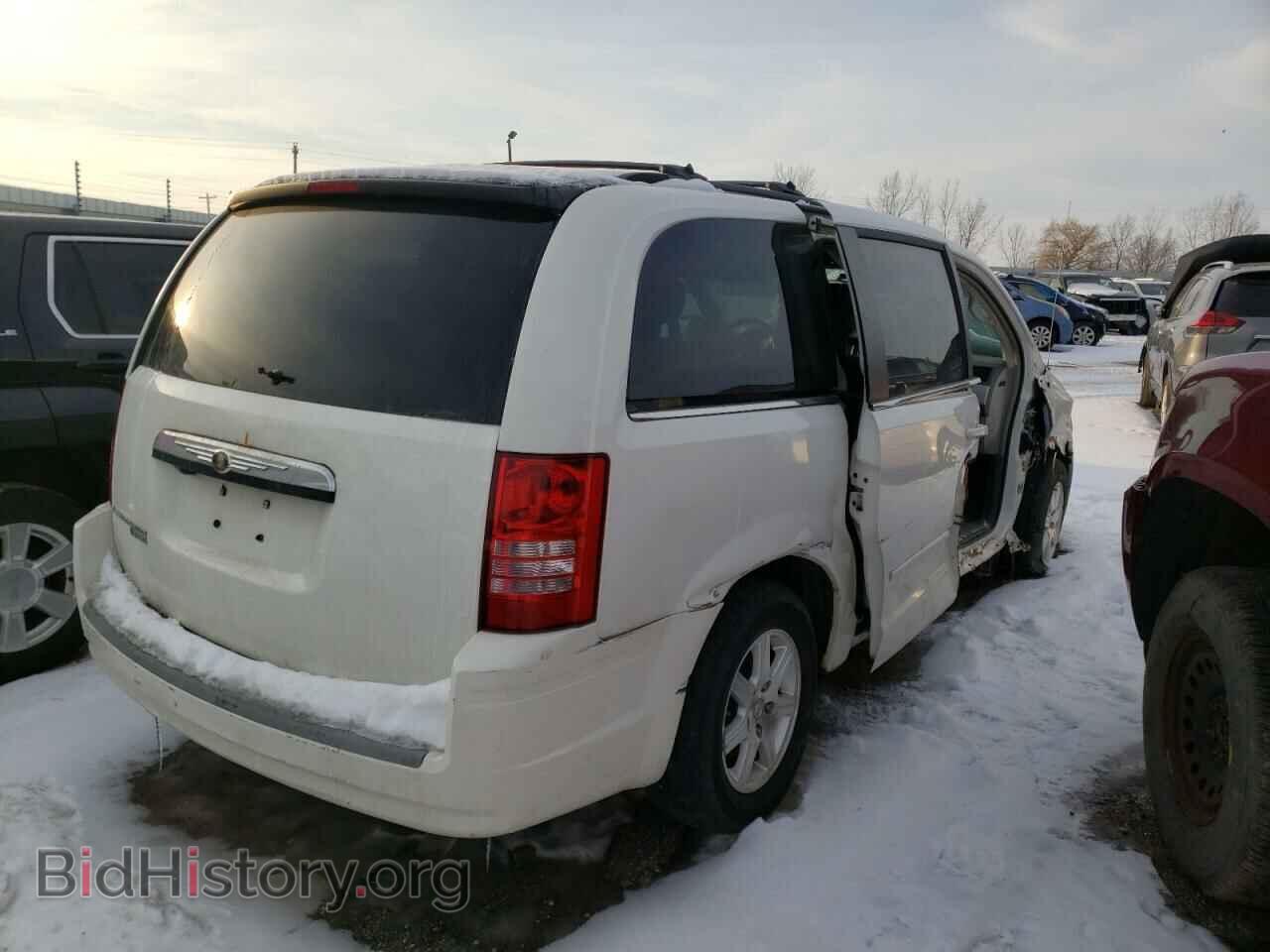 2008 CHRYSLER MINIVAN - VIN: 2A8HR54P98R621521 - Фото 4