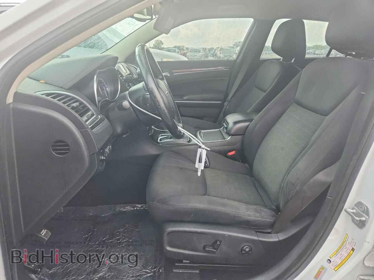 2019 CHRYSLER 300 - VIN: 2C3CCAAG6KH612129 - Фото 7