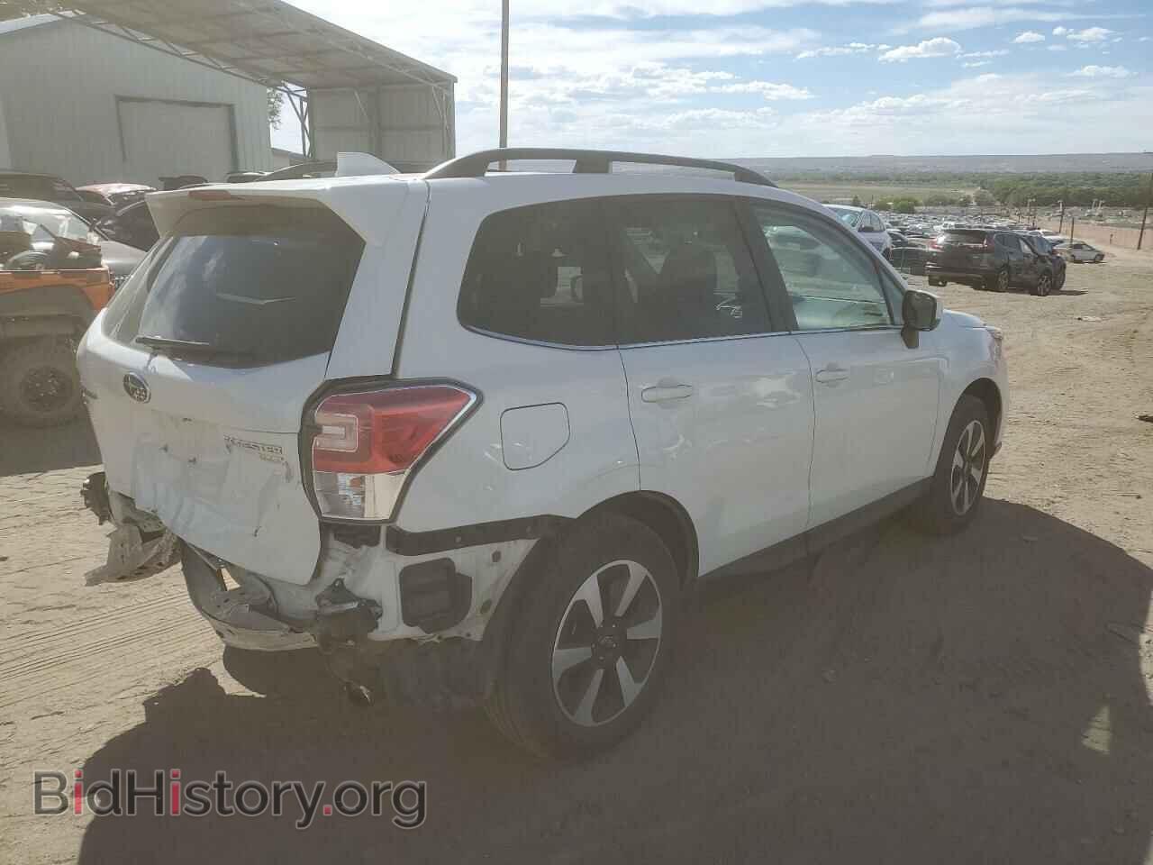 2017 SUBARU FORESTER - VIN: JF2SJAJC8HH586885 - Фото 3