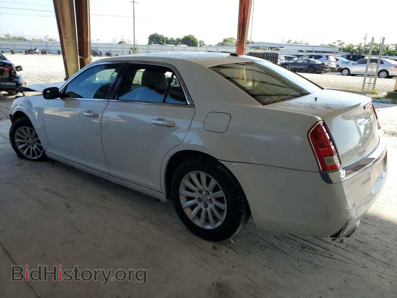 2013 CHRYSLER 300 - VIN: 2C3CCAAG9DH504008 - Фото 2