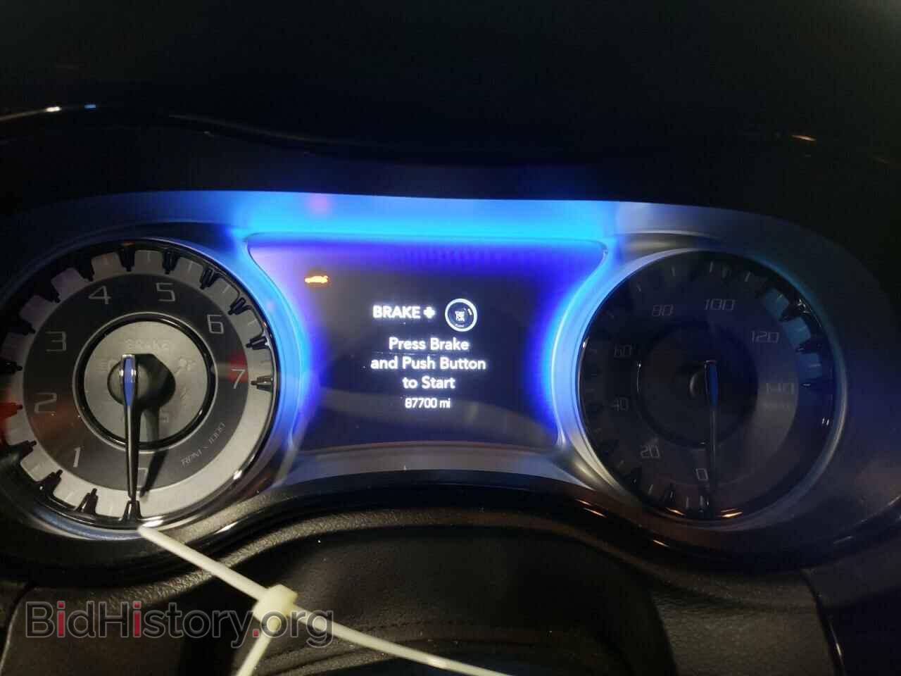 2019 CHRYSLER 300 - VIN: 2C3CCABG4KH697759 - Фото 9