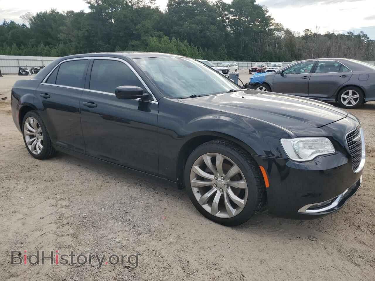 2019 CHRYSLER 300 - VIN: 2C3CCAAG8KH569042 - Фото 4