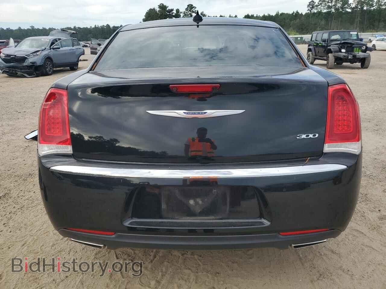 2019 CHRYSLER 300 - VIN: 2C3CCAAG8KH569042 - Фото 6
