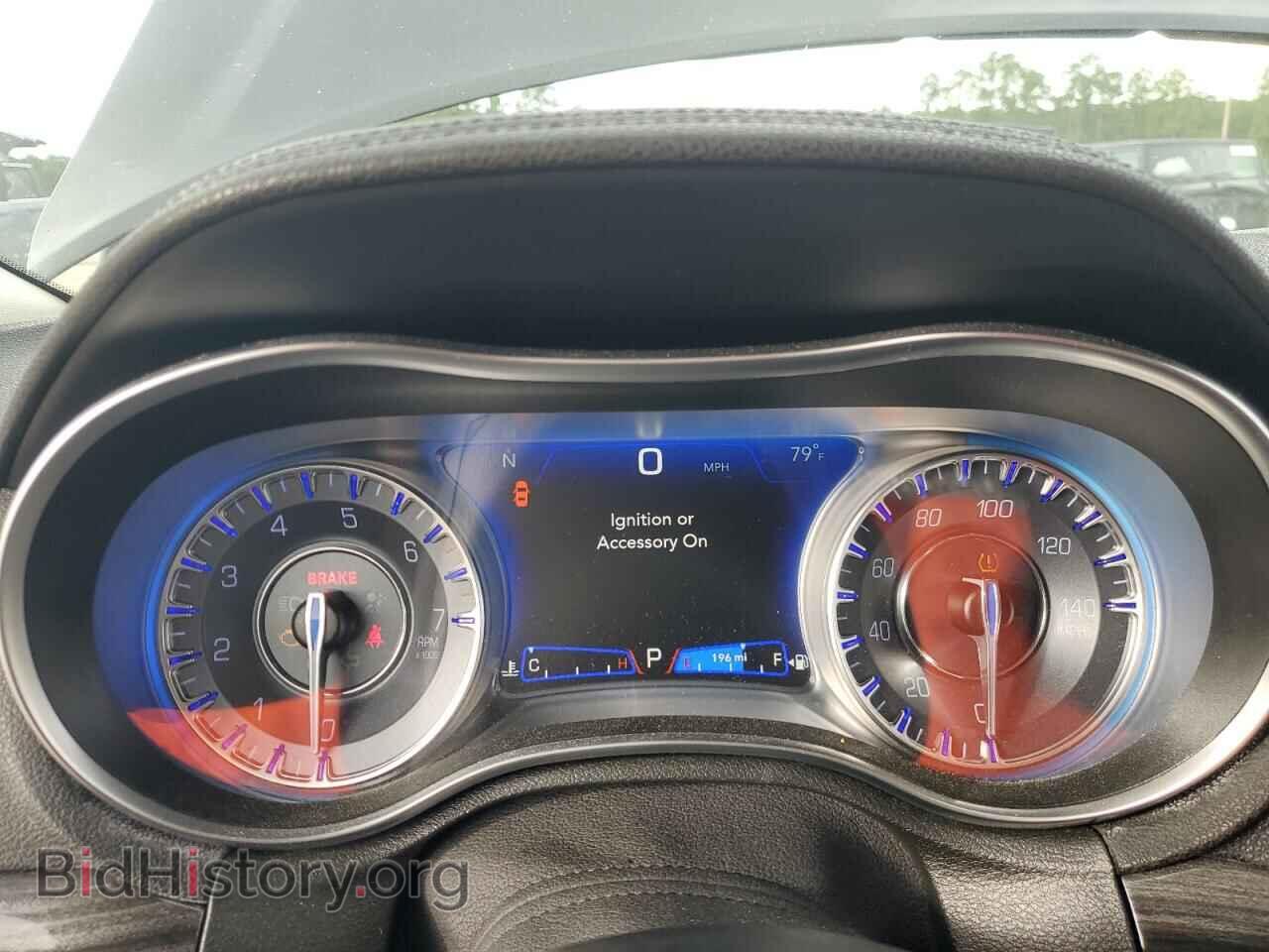 2019 CHRYSLER 300 - VIN: 2C3CCAAG8KH569042 - Фото 9