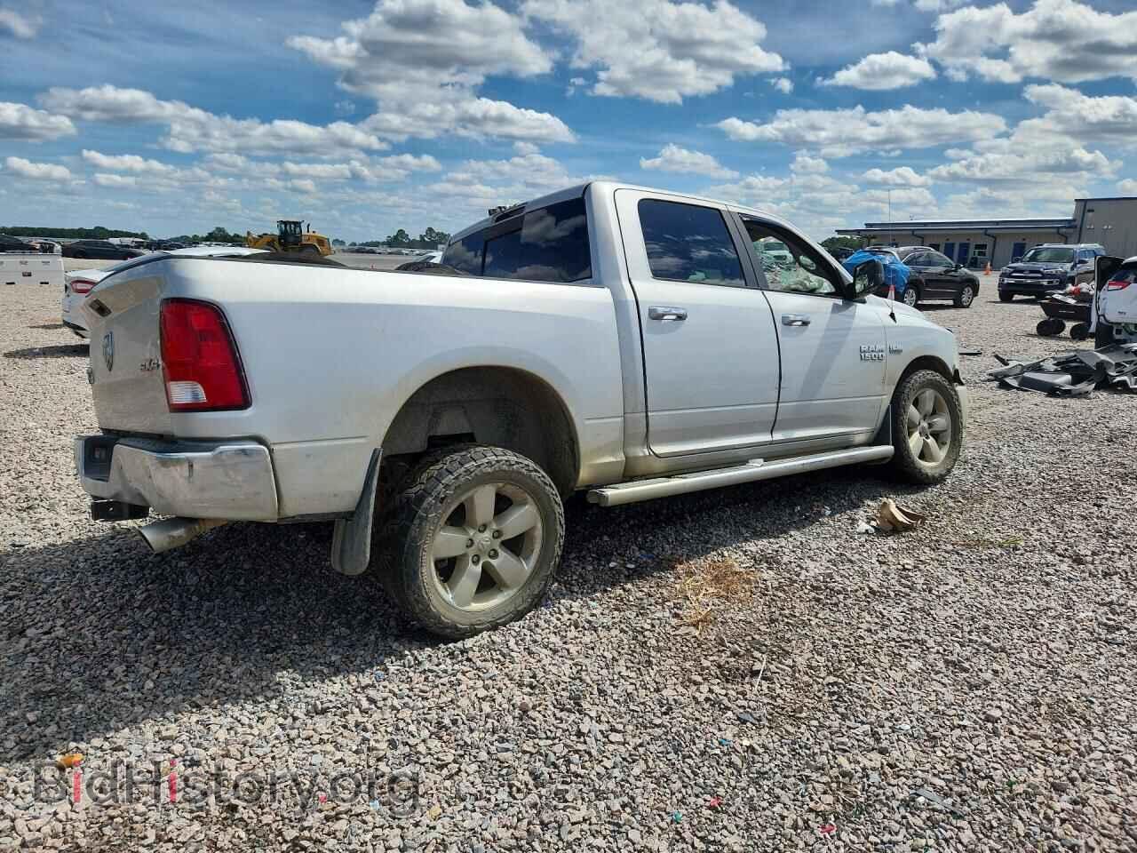 2017 RAM 1500 - VIN: 3C6RR7LT3HG742676 - Фото 3