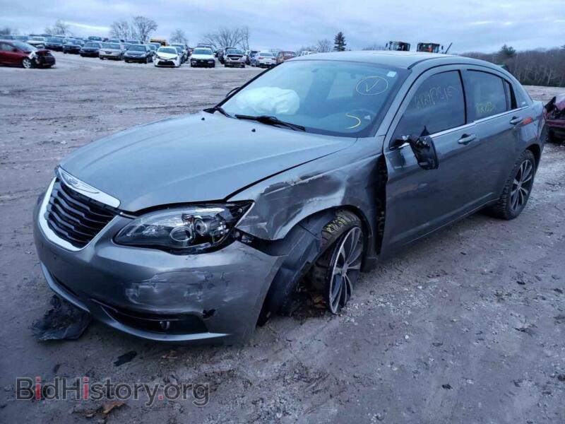 2013 Chrysler 200 (VIN 1C3CCBCG7DN744233) — фото 2 из 10