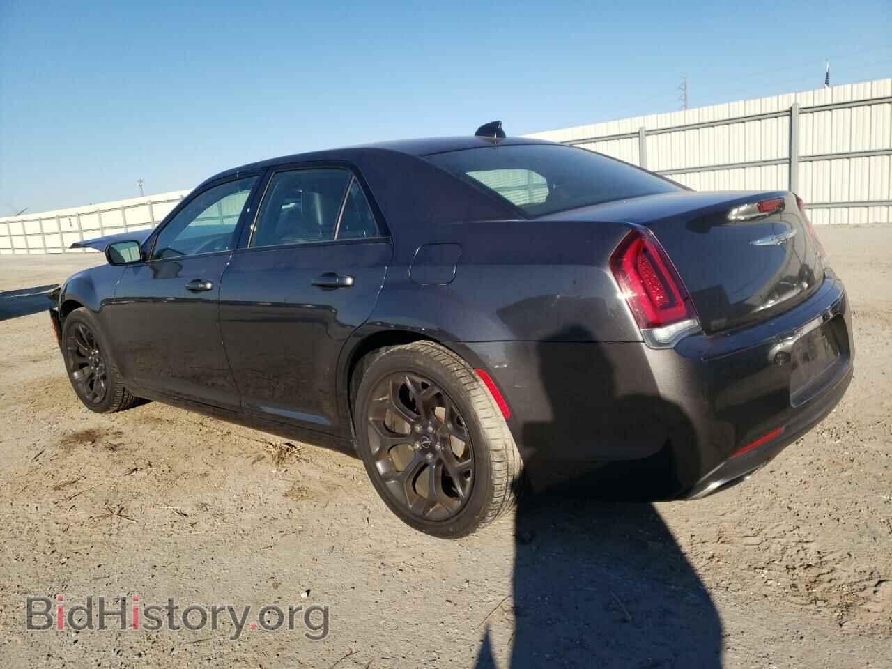2019 CHRYSLER 300 - VIN: 2C3CCABG2KH697775 - Фото 2