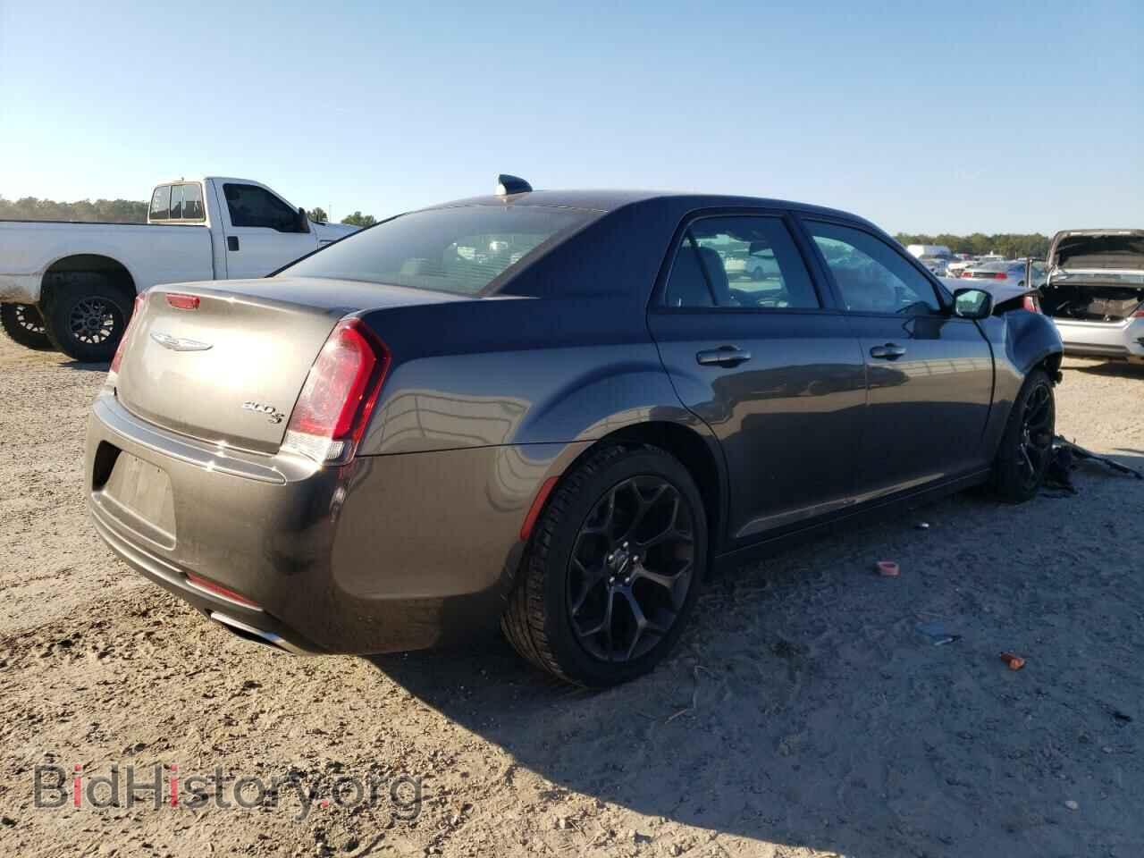 2019 CHRYSLER 300 - VIN: 2C3CCABG2KH697775 - Фото 3
