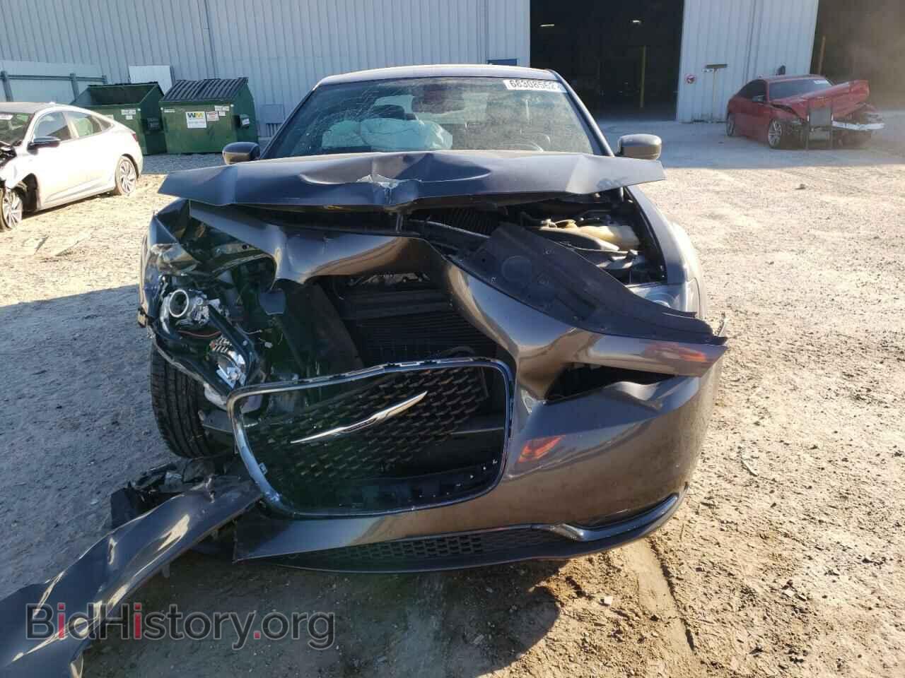 2019 CHRYSLER 300 - VIN: 2C3CCABG2KH697775 - Фото 5