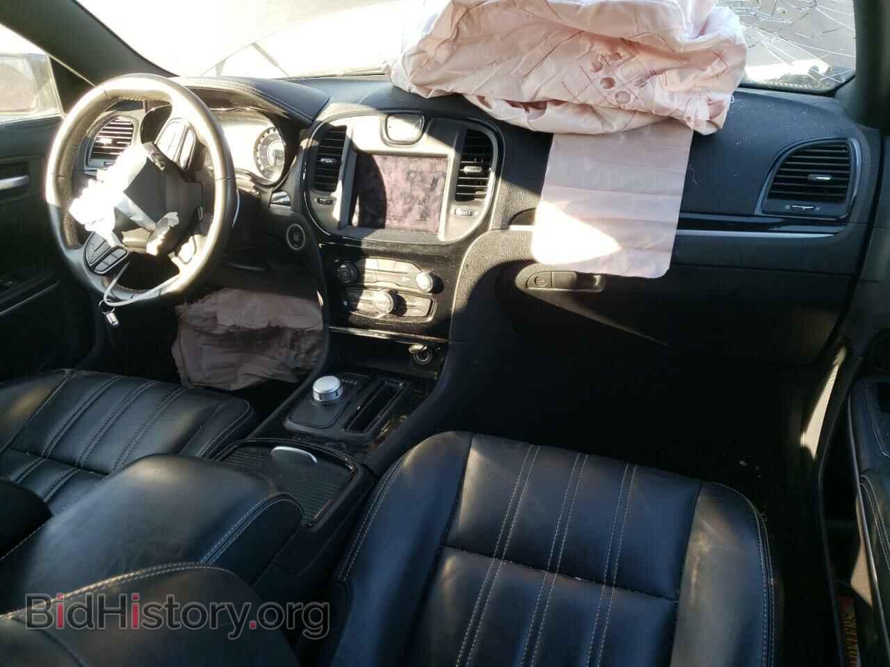 2019 CHRYSLER 300 - VIN: 2C3CCABG2KH697775 - Фото 8