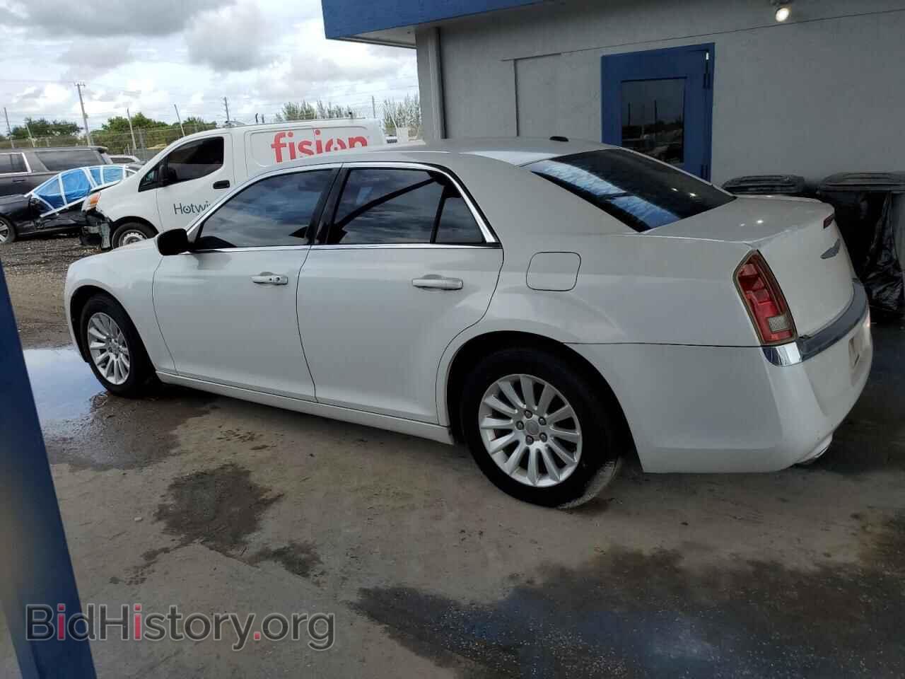 2013 CHRYSLER 300 - VIN: 2C3CCAAG5DH513689 - Фото 2
