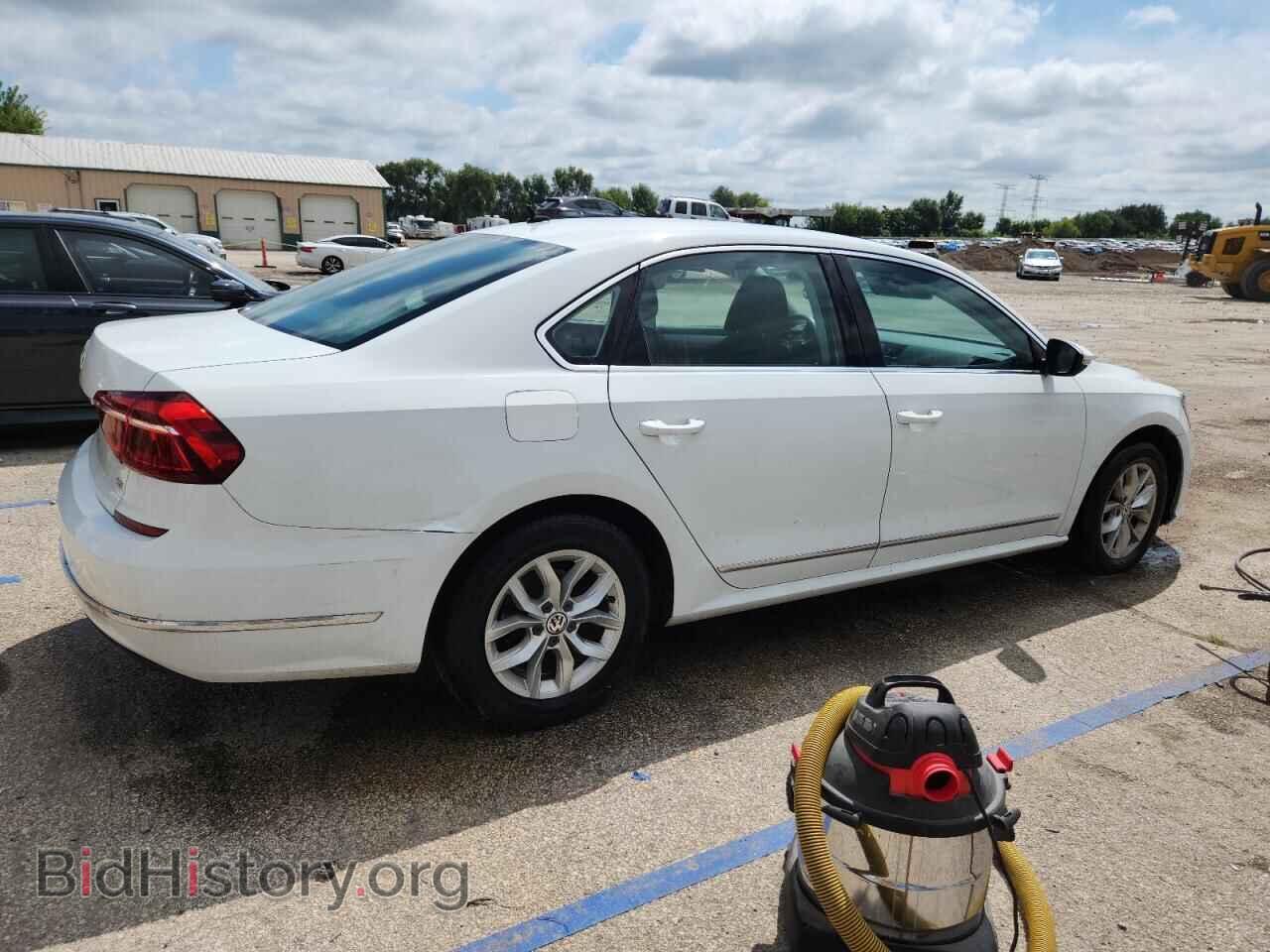 2017 VOLKSWAGEN PASSAT - VIN: 1VWAT7A3XHC014668 - Фото 3