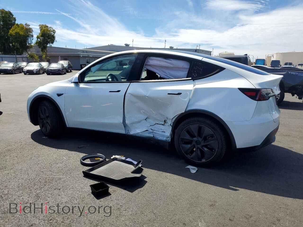 2024 TESLA MODEL Y - VIN: 7SAYGDEE4RF123280 - Photo 2