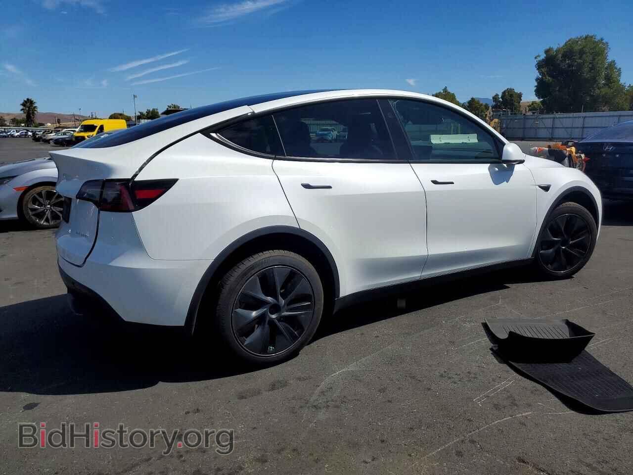 2024 TESLA MODEL Y - VIN: 7SAYGDEE4RF123280 - Photo 3