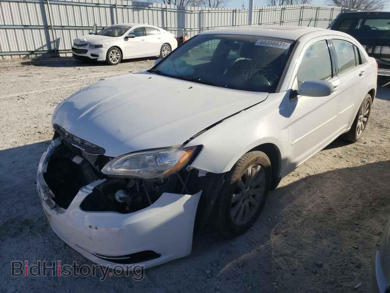 2013 CHRYSLER 200 - VIN: 1C3CCBBG7DN704123 - Фото 2