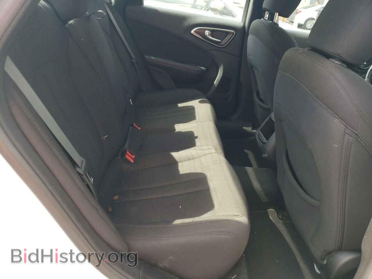 2015 CHRYSLER 200 - VIN: 1C3CCCAB0FN689933 - Фото 10