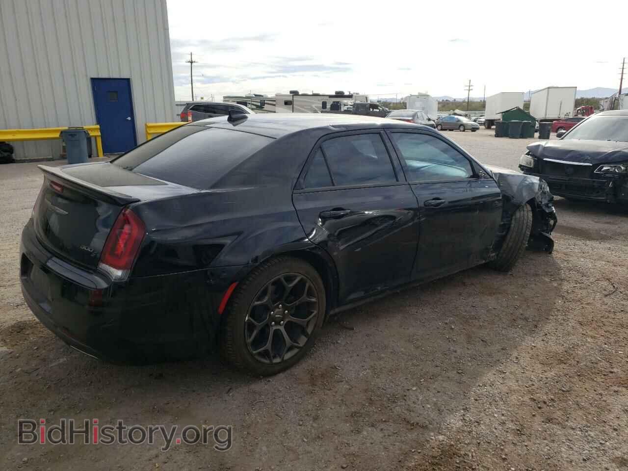 2017 CHRYSLER 300 - VIN: 2C3CCABG2HH516411 - Фото 3