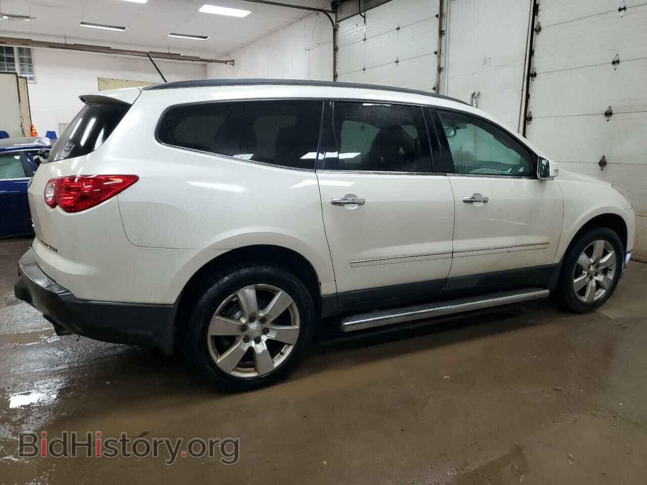 2011 CHEVROLET TRAVERSE - VIN: 1GNKRLED8BJ383122 - Фото 3