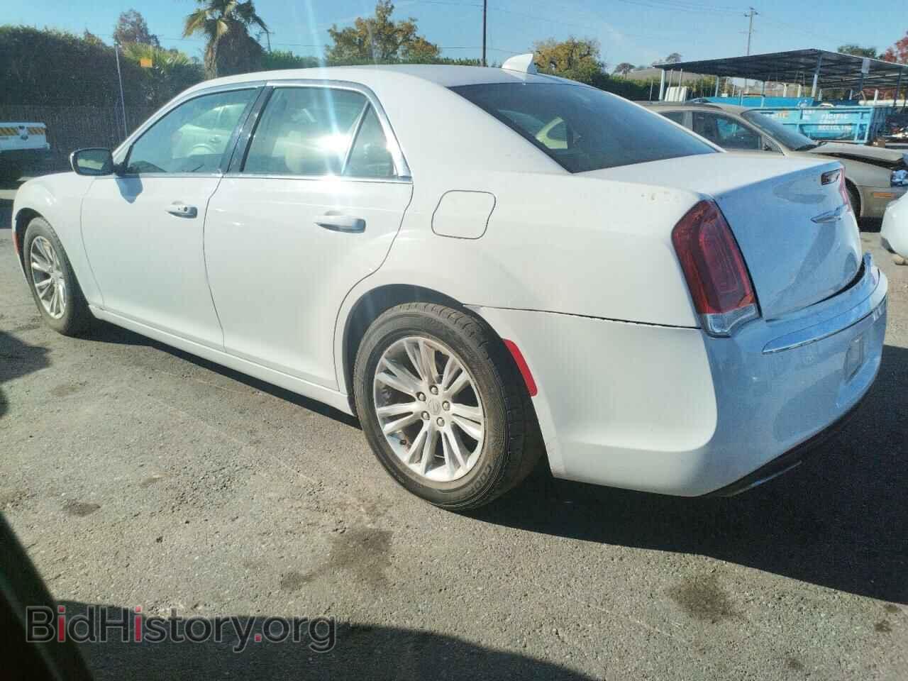 2017 CHRYSLER 300 - VIN: 2C3CCAAG1HH599654 - Фото 2