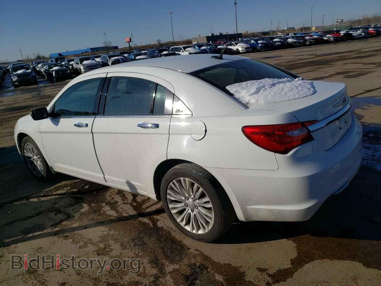 2011 CHRYSLER 200 - VIN: 1C3BC2FB3BN580679 - Фото 2