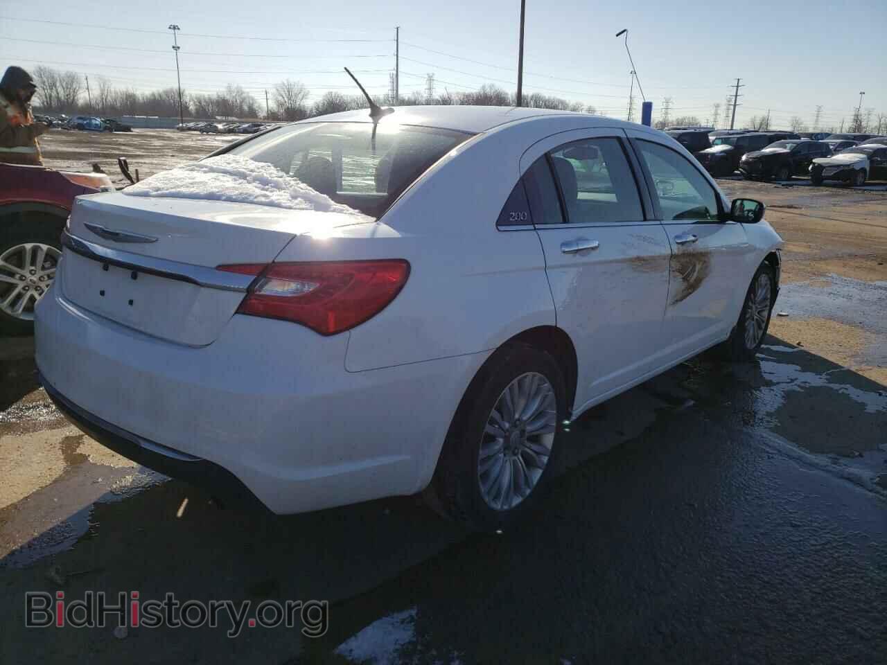 2011 CHRYSLER 200 - VIN: 1C3BC2FB3BN580679 - Фото 3